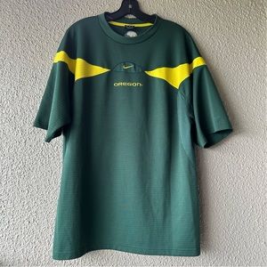 NIKE DRI-FIT Oregon Ducks TEAM Short Sleeve T
Shirt Mens Med Embroidered logo